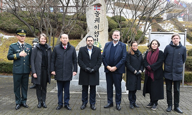 노르웨이 국회의장, 동두천시 방문 참전비 헌화