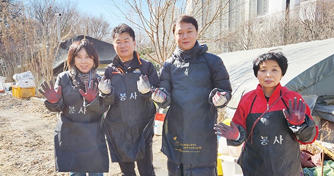 고양특례시의회 문화복지위원회, 사랑의 연탄배달 봉사 참여