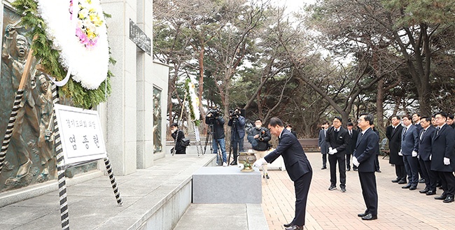 염종현 의장, 3.1절 104주년 맞아 ‘3.1 독립운동기념탑’ 참배