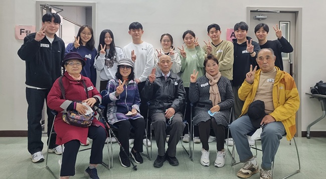 우울증 앓는 수원시 어르신과 아주대 의대생의 ‘마음맺음 결연’ 12년째 이어진다