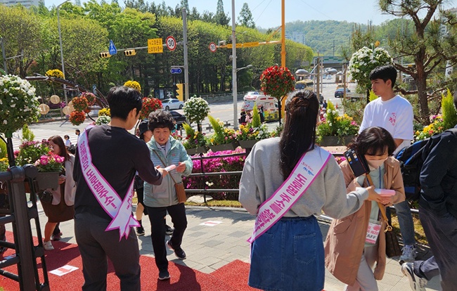 군포시, 철쭉축제장에서 도로명주소 홍보