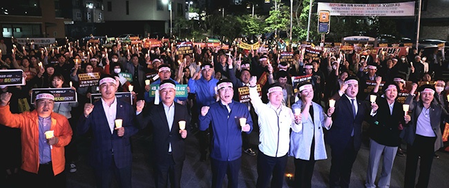 구로차량기지 광명 이전 거부 의사… 300개의 촛불로 밝히다