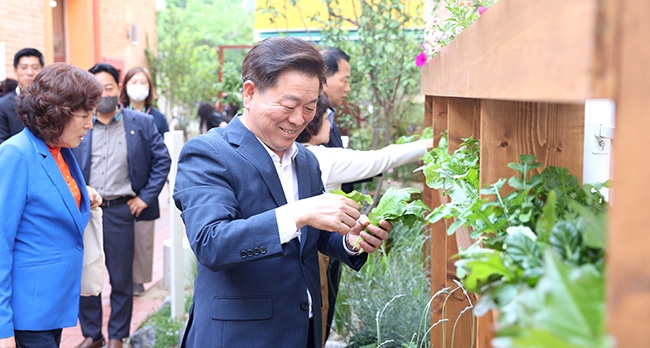 광명시, 전국 최초 어르신들의 인지건강 증진 돕는‘인생정원’문 열어