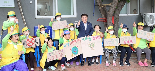 박승원 광명시장, 가정의 달 「테마가 있는 경로당」 방문해 어르신들과 특별한 소통의 시간 가져