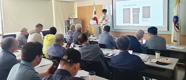 성복동 노인회분회, 경로당 어르신에 스마트폰 교육