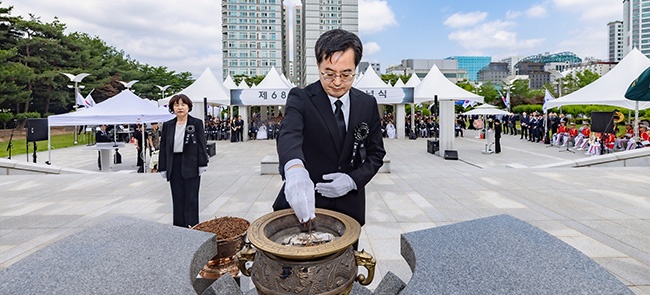 김동연 도지사가 현충일을 맞아 