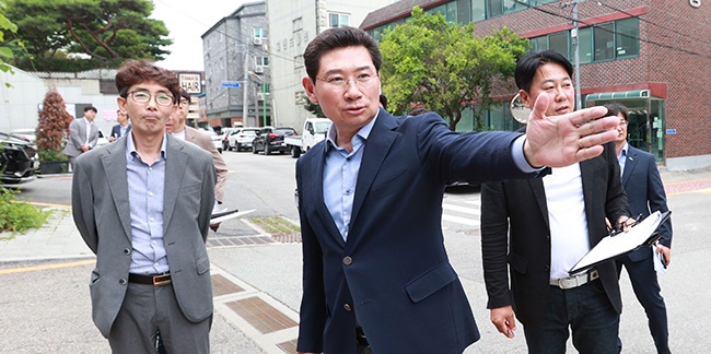 약속지킨 이상일 용인특례시장, 동백고 방문해 해묵은 민원 현장에서 해결