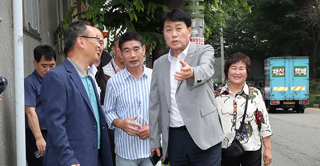 군포시 ‘찾아가는 이동시장실’ 금정동에서 열려 