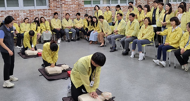 인천동부교육지원청, 민방공 대피훈련 및 심폐소생술 교육 실시