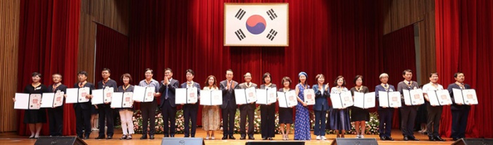 임태희 교육감, 퇴직 교원 훈포장 및 표창장 전수 “경기교육 위해 애써주신 분들, 감사와 존경”