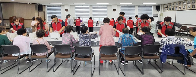 안성1동 지역사회보장협의체, 마을복지계획 “어르신 문화광장(세상 밖으로 GO GO)” 실시