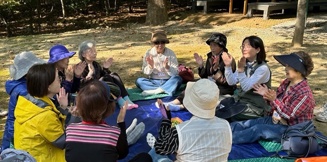 과천시 치매안심센터, 서울대공원 치유의 숲에서 산림치유 프로그램 진행