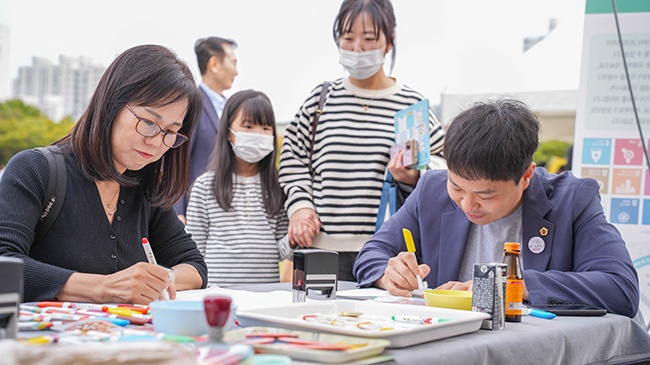 경기환경에너지진흥원, 안양 평촌중앙공원서 업사이클 빌리지 행사 열어