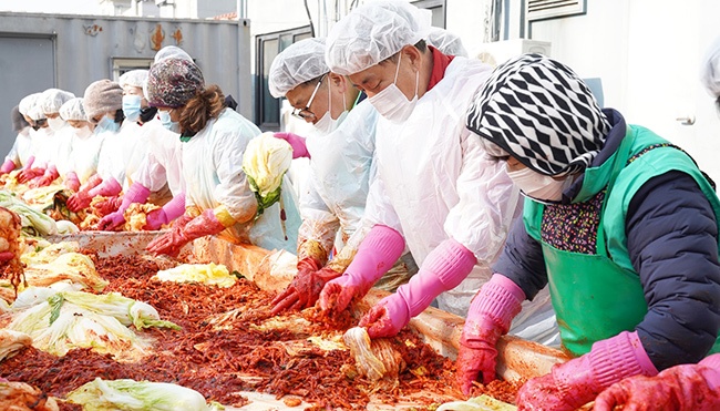 새마을운동 광주시지회, 이웃돕기 김장담그기 행사 가져