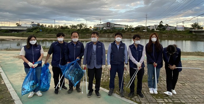 안성시 일죽면 공직자들, 환경정화 봉사활동 실시