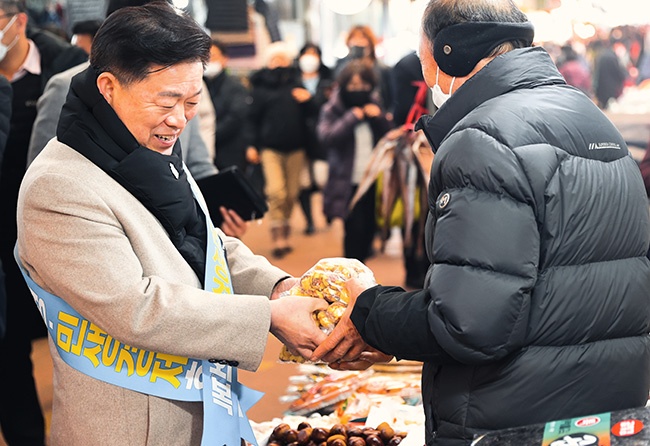 박승원 광명시장, 설 명절 앞두고 시장에서 물가 체험하며 민생 현장 살펴