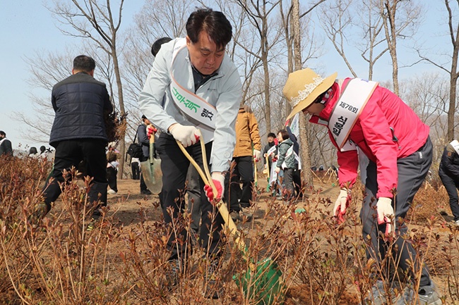 군포시, “기후변화의 시대, 희망의 나무를 심어요”