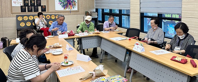 '치매 어르신들의 설레는 입학식' 안중보건지소 「똑똑 기억학교」 운영