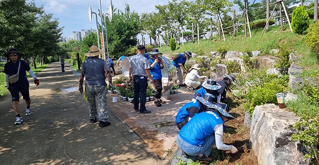 삼성전자(주) 기업 참여의숲 도시숲가꾸기 ‘구슬땀’